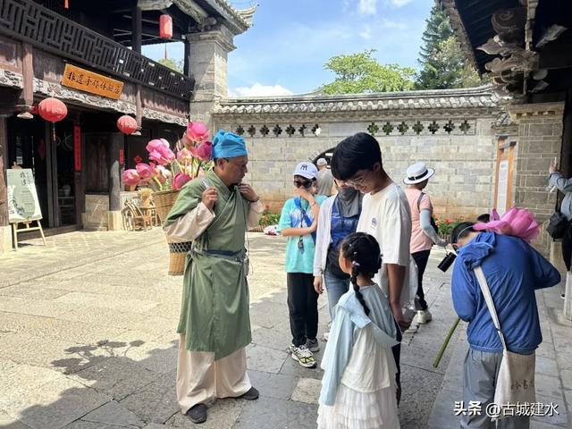 多元业态深度融合，看建水如何以创新点亮暑期市场