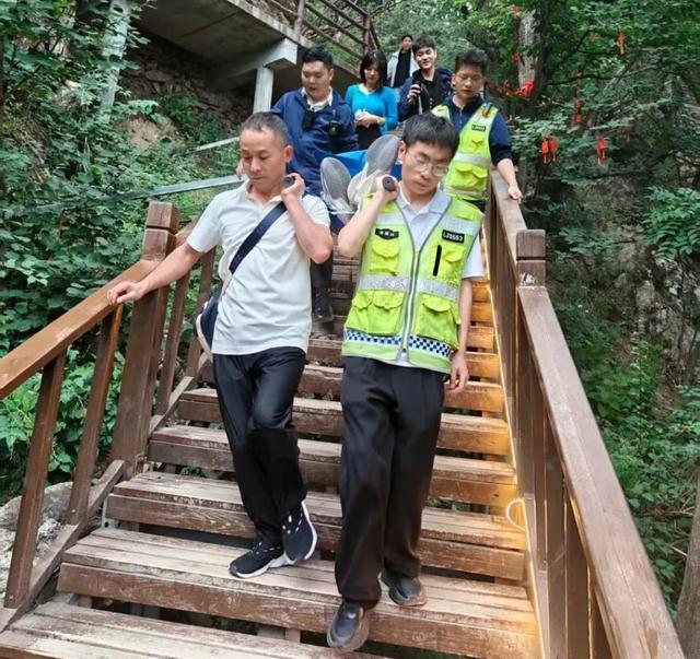 明月照仁心 暖意动真情丨老君山暖心服务获游客频频点赞！