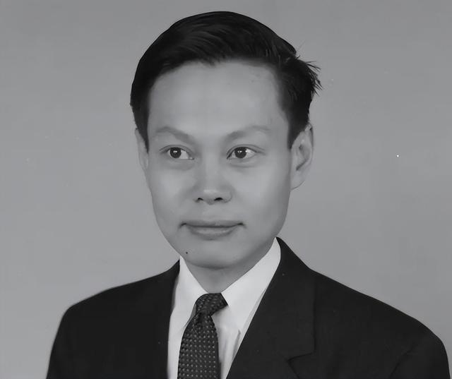 被世人误解的杨振宁，贡献有多大？比肩牛顿，诺奖都不是他的巅峰