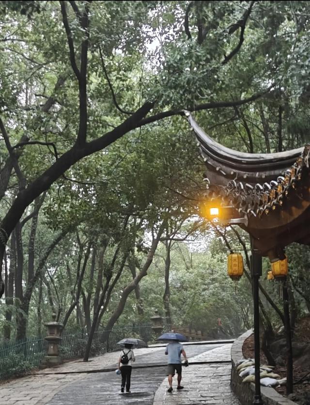 晨上灵岩山