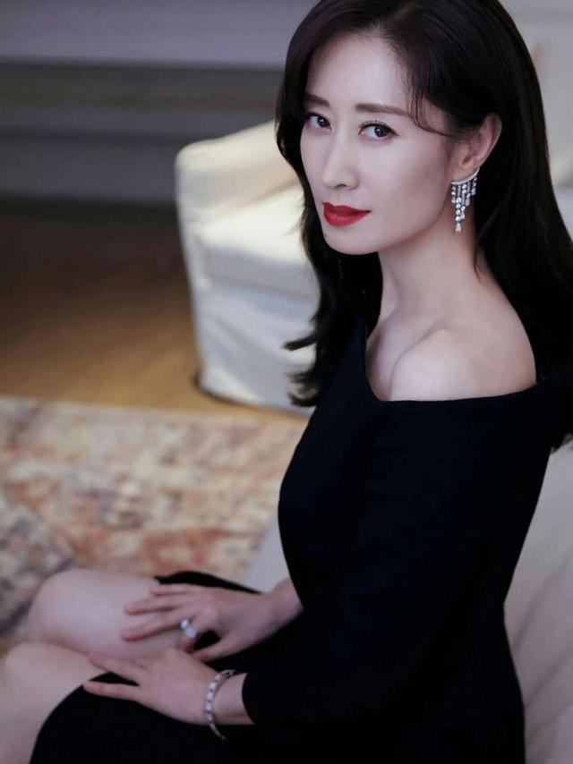 明明演技一般，却被捧成“老戏骨”，这12位演员终于现出原型了？