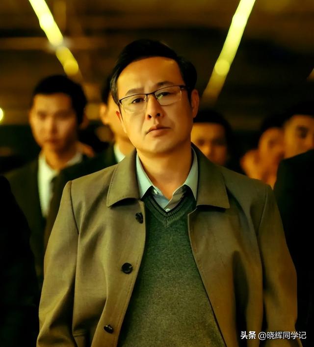 央媒怒批、目不识丁	，这几位德不配位的“文盲”明星，凭啥走红