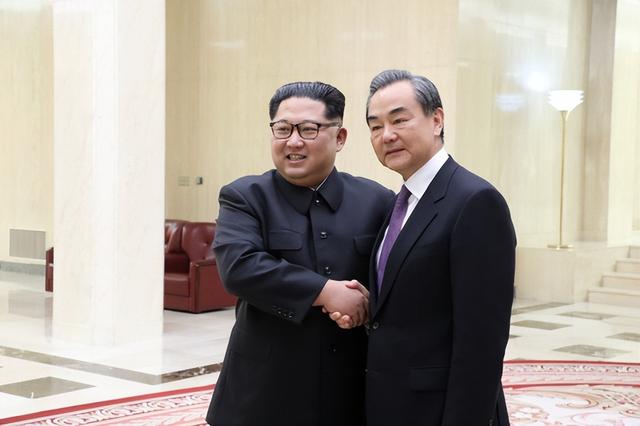 对美韩释放不寻常信号后，金正恩突然致电中方，做出一份关键承诺