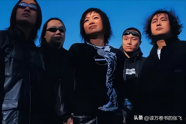 她连上5次春晚，私下却和恩师同居怀孕被骗流产，今57岁依然单身