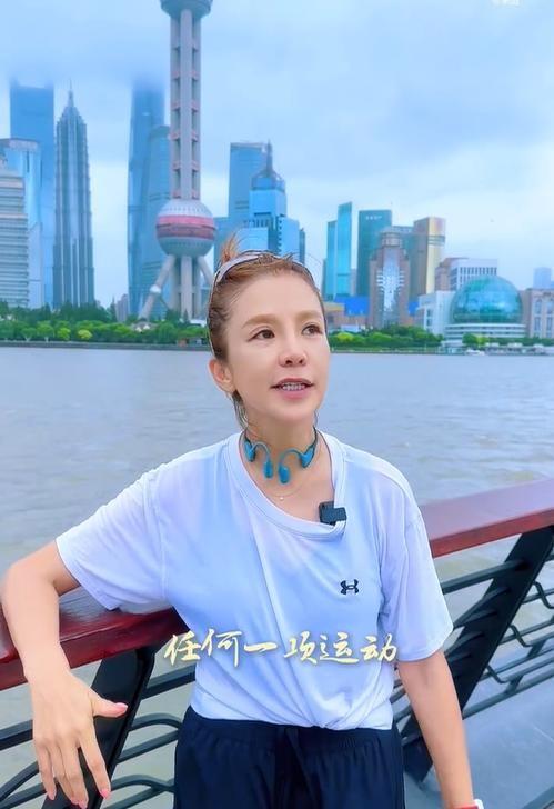 朱迅：谈跑步给自己的最大好处是52岁依然“敢素颜面对”