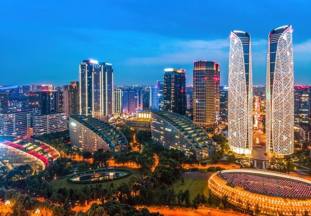 2025中国最美十大城市出炉，青岛第3，广州第6，大连垫底！