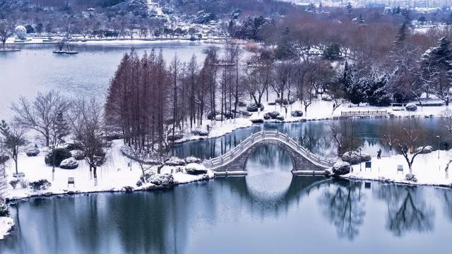 →点开即享，今天云龙湖的雪中仙景，在家就能看！
