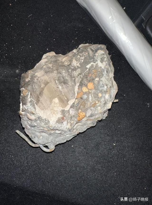 保时捷高速上撞到石头维修花了10多万，车主起诉公路管理方败诉，法院：要求及时清理不等于随时清理