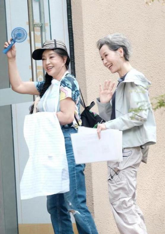 钱再多有什么用？75岁的“风流妖精”刘晓庆，已经走上另一条道路