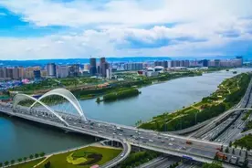 出新焕彩争上游——太原市奋力建设区域现代服务业集聚地图片