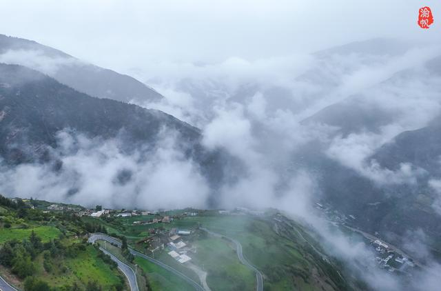 看风景不如住进风景里！四姑娘山傍的天空悬崖酒店，成都3.5h直达