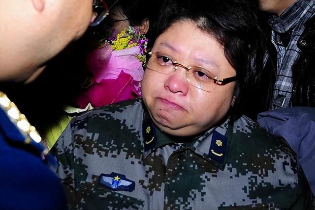 贪污上亿、假慈善？被实名举报的韩红，如今连坐椅子都成了“错”