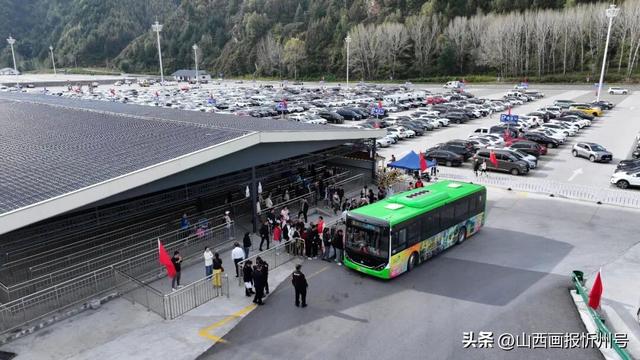 国庆假期：五台山“志愿蓝”和“红马甲”暖心服务获游客好评