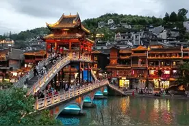 凤凰古城美在夜景！图片