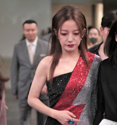 突传3个坏消息才仨月，赵薇近况曝光，一点不意外，黄晓明说得对