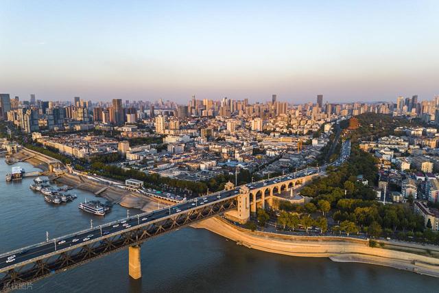 中国下一个“香港”，不是成都、上海，这座城市才是黑马！
