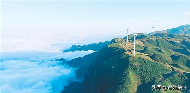 今天，《人民日报海外版》整版推荐贵州“清凉旅游”