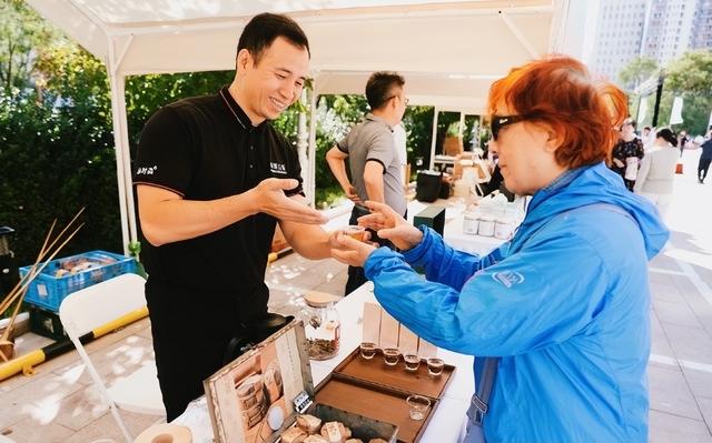 大量日本游客涌入北京，打着旅游幌子不去旅游不吃美食，为啥来？