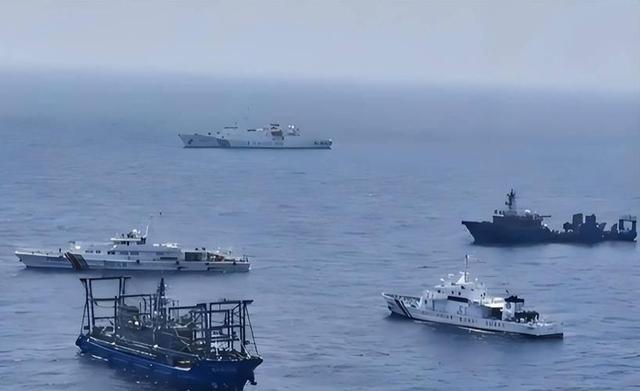 中方已做好最坏打算！南海发生激烈对峙，黄岩岛突现072登陆舰队