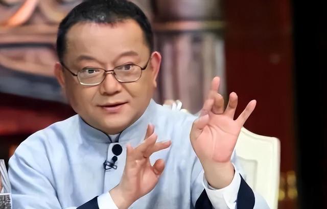 77 岁王刚的晚年：本以为有儿子能安度余生，如今却为养子操劳不停