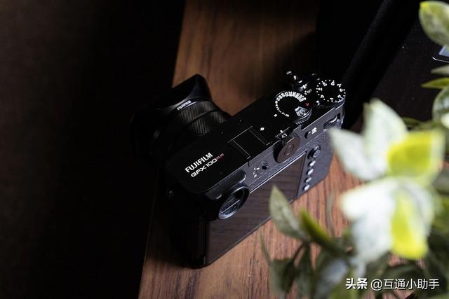 富士(FUJIFILM)GFX100RF 评测对比：高解析无防抖F4的取舍之道