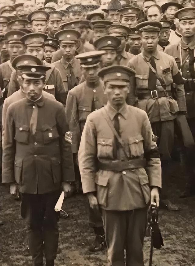 这是46年，蒋介石在无锡过大寿的珍贵老照片，一家很难得人齐一次