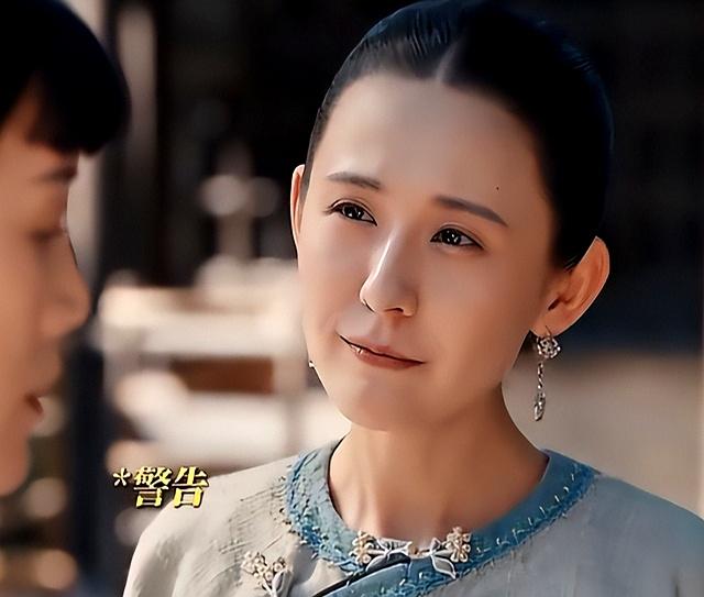 女演员身材很重要	，同样穿旗袍，39岁热依扎与36岁柴碧云差别明显