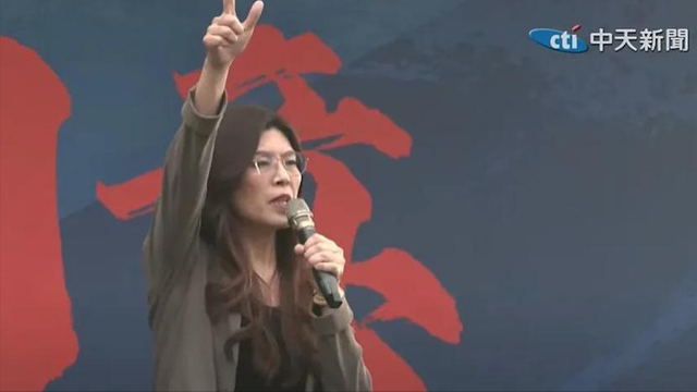 国民党改选，郑丽文暂排第一，不料郑丽文却说：我目标是不统不独