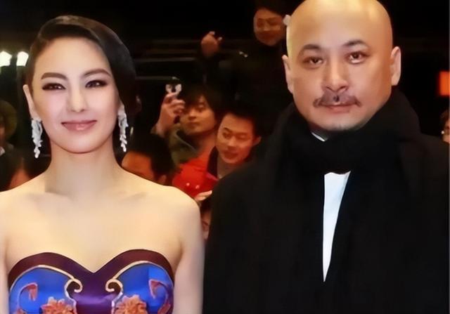 37岁倪妮晒照过圣诞，一细节暴露真实现状，难怪当初看不上冯绍峰