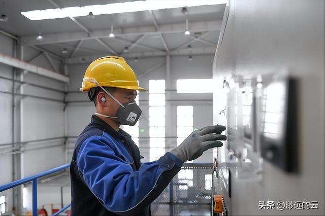 特朗普向全球发出通牒：180天内必须对中国动手	，不帮忙就加税