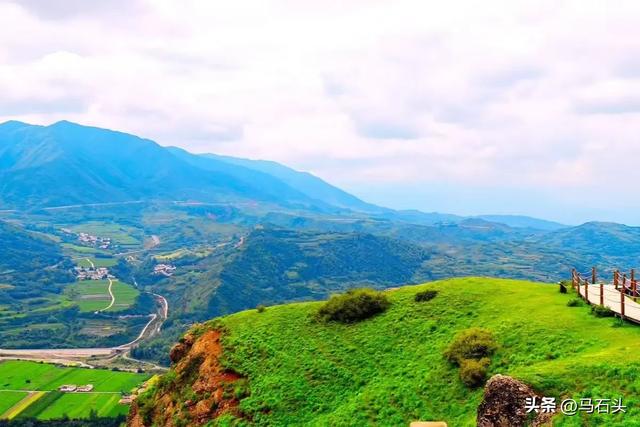 置身于青山绿水之间