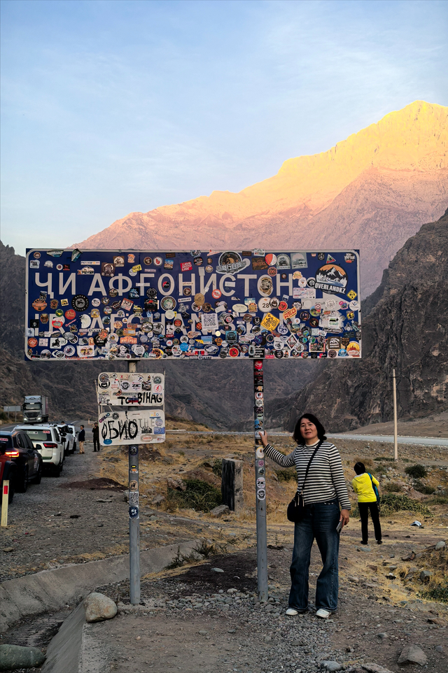 在阿富汗隔壁，这个鲜有游客的邻国，比瑞士还壮丽，国土全是山！