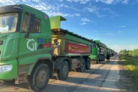 全力以赴！洞庭湖决堤口抢险救援进行时图片