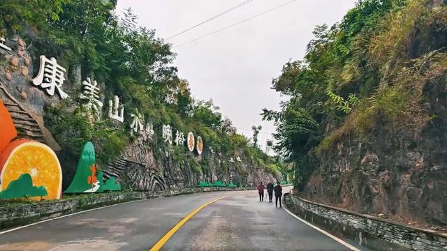 云阳养鹿镇:一江碧水,两岸春秋