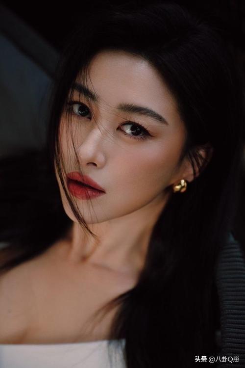 身价过百亿	，坐拥北京一条街出门私人飞机，京圈内的富婆都有谁?