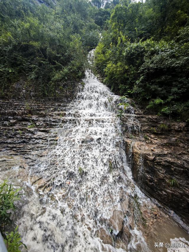 淄博潭溪山雨后现飞瀑奇观