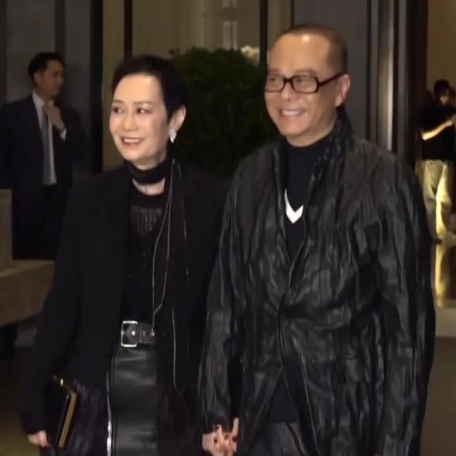 这一夜,傅鹏程成了杨受成的宾客,温碧霞很娇俏,吕良伟夫妻恩爱