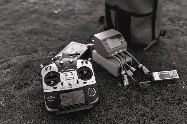 俄乌战争无人机光纤密如蛛网，无人机为什么会用光纤？