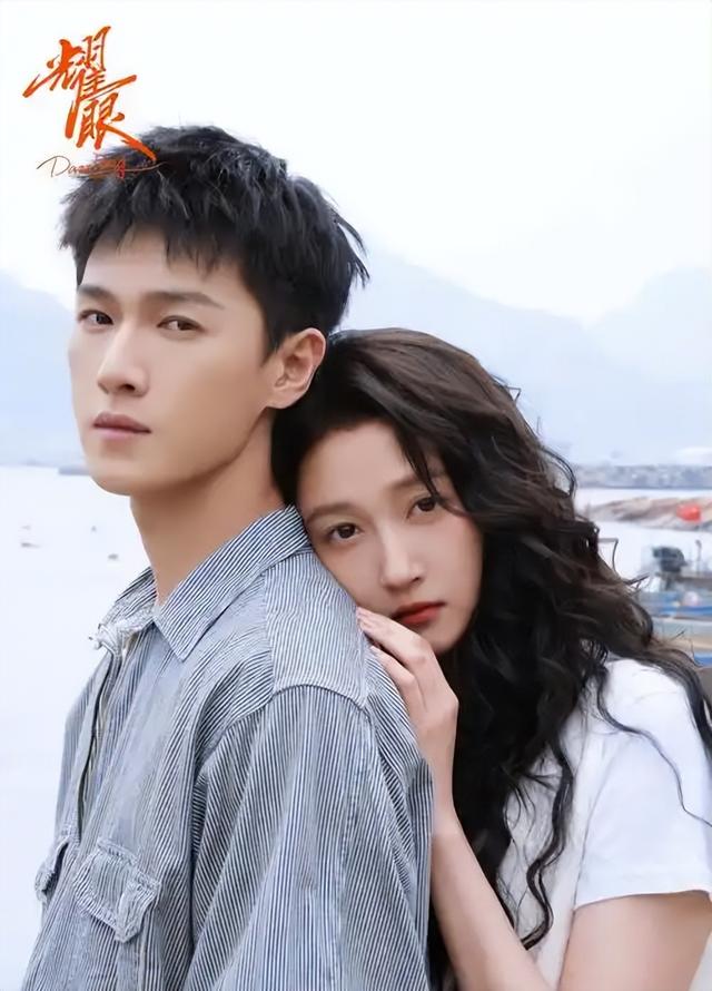 分手传闻仅3月，关晓彤的一张海边亲吻照，撕碎了鹿晗最后的体面