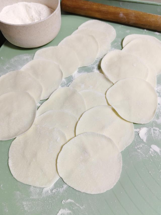 冬至吃饺子！酸菜和白菜先让让，3种“鸿运馅”福日最香，别错过