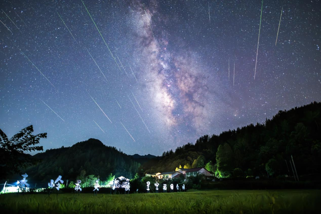 陪你去看流星雨！抖音热榜位居第一