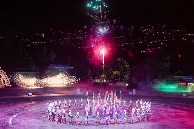 贵州雷山看一场歌舞，在《仰欧桑》中品味文化美学，遇见最美苗族