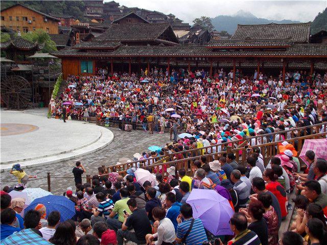 贵州彻底失守！全国游客“攻占”城邦，人潮汹涌，多个地区已沦陷