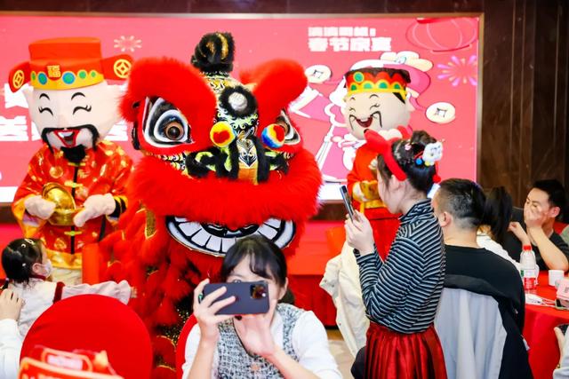 春节家宴、4亿补贴、新春礼盒......多重福利让司机师傅们开心过节！
