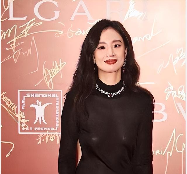 32岁李梦真空上阵，几乎透明，这跟不穿有啥区别？网友直呼太辣眼