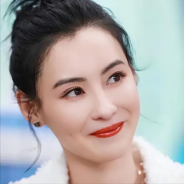 陪玩陪睡根本不够！认干爹、舔手指，背地里的阴暗面彻底藏不住了