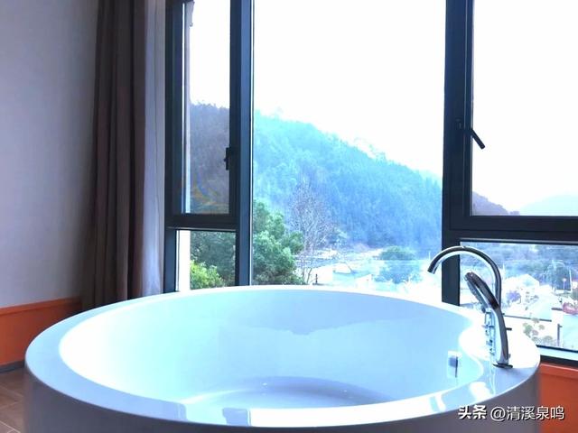多彩两江，深山里的彩色诗行（散文诗）