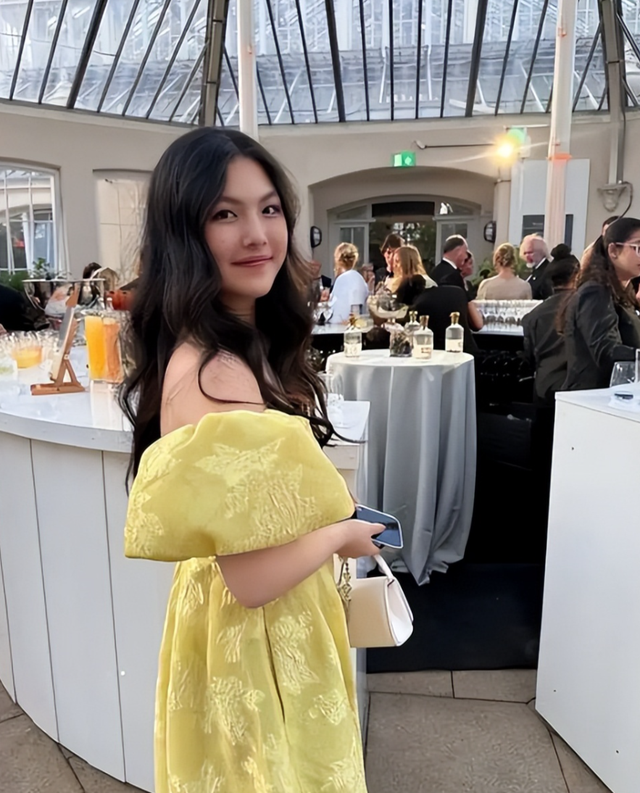 李湘也没想到，11年前让她怀二胎的人	，如今竟成为她的“救赎	”