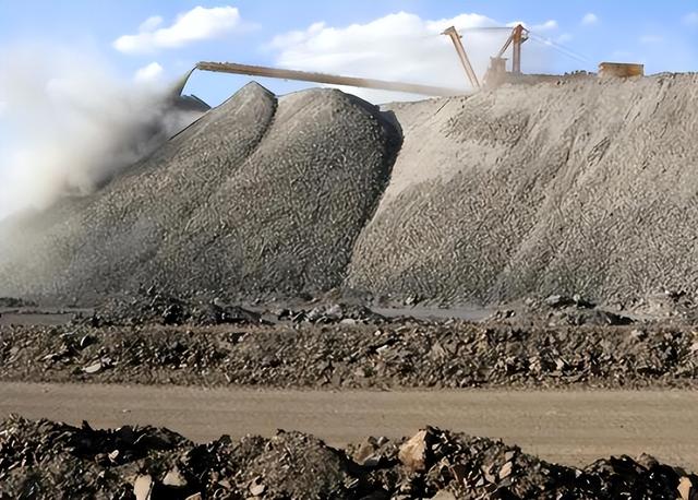 中日2200个航班被叫停，高市早苗做梦没想到，中国竟然还留了一手