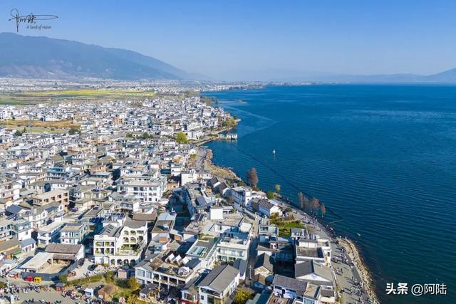 在洱海边感受“S”形的蜿蜒，无意间便按下了生活的暂停键